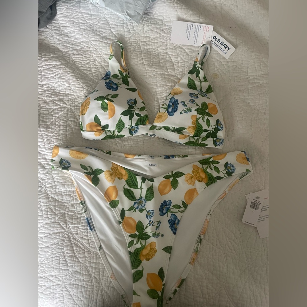 NWT lemon print bra bikini (top size M, bottoms size L)